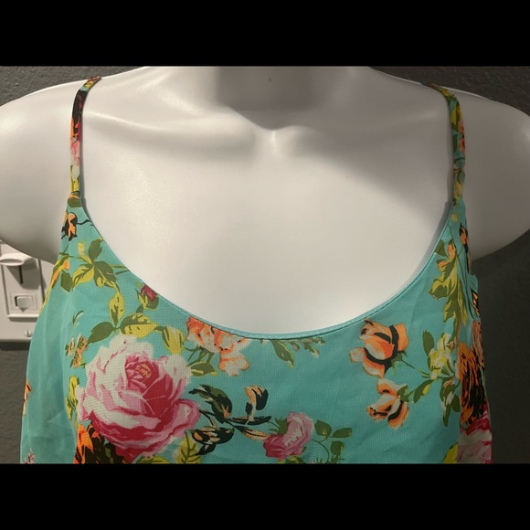 Floral crop top with under layer crop.  Like new size large - Picture 2 of 4